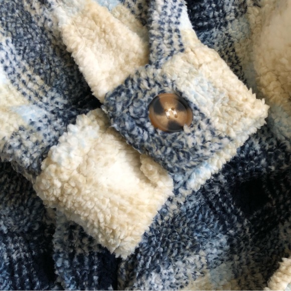 NWOT Soft plaid oversize sherpa shacket w/pockets LARGE - Picture 7 of 9